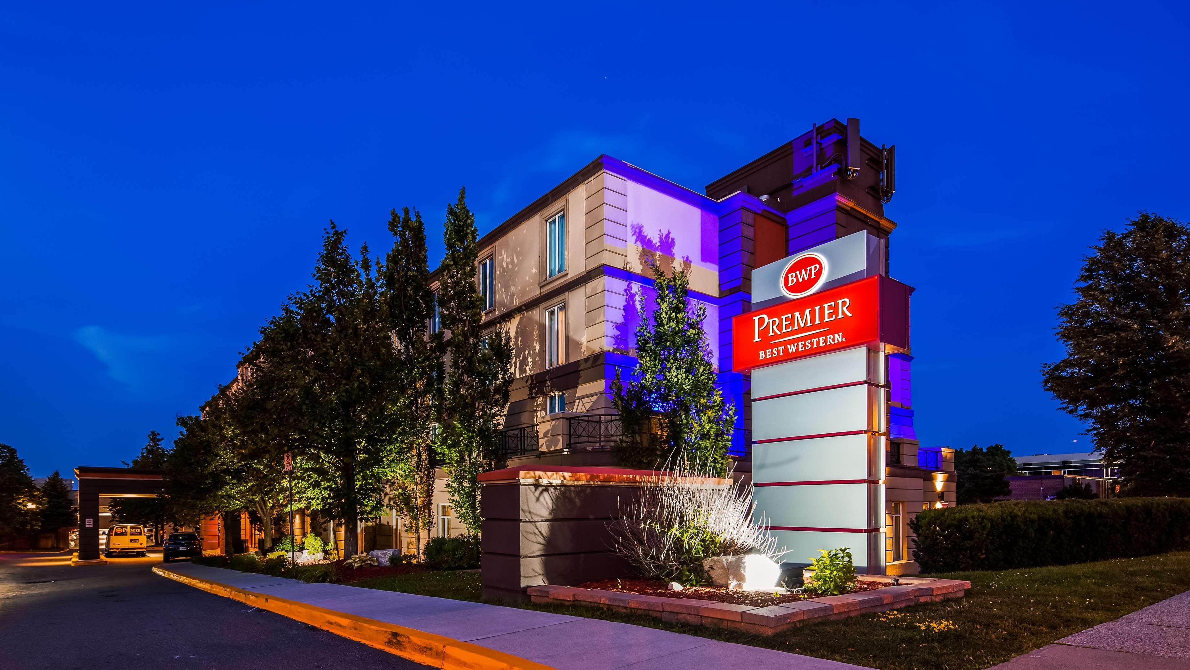 Best Western Premier Toronto Airport Carlingview Hotel Exterior photo