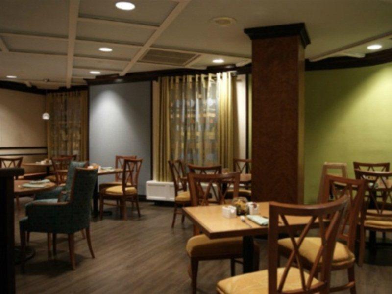 Best Western Premier Toronto Airport Carlingview Hotel Exterior photo