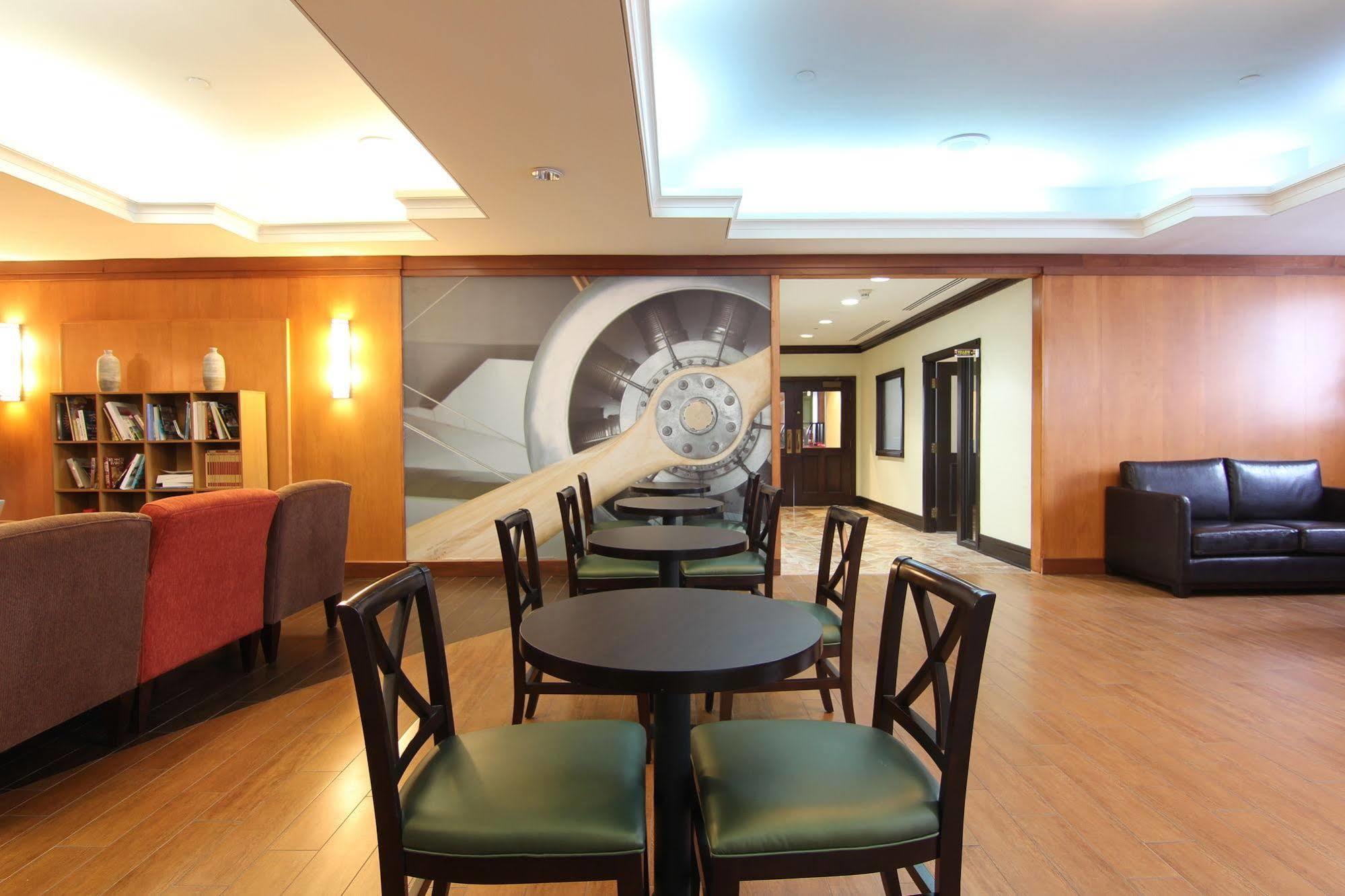 Best Western Premier Toronto Airport Carlingview Hotel Exterior photo