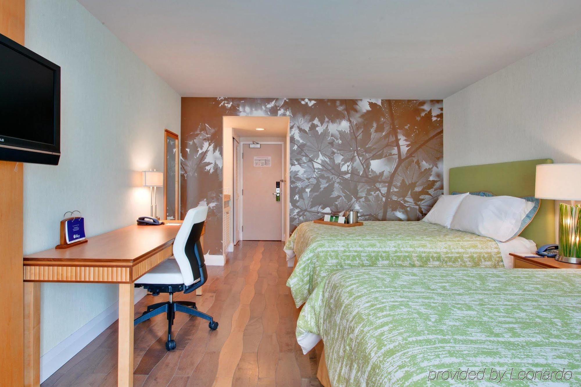 Best Western Premier Toronto Airport Carlingview Hotel Room photo