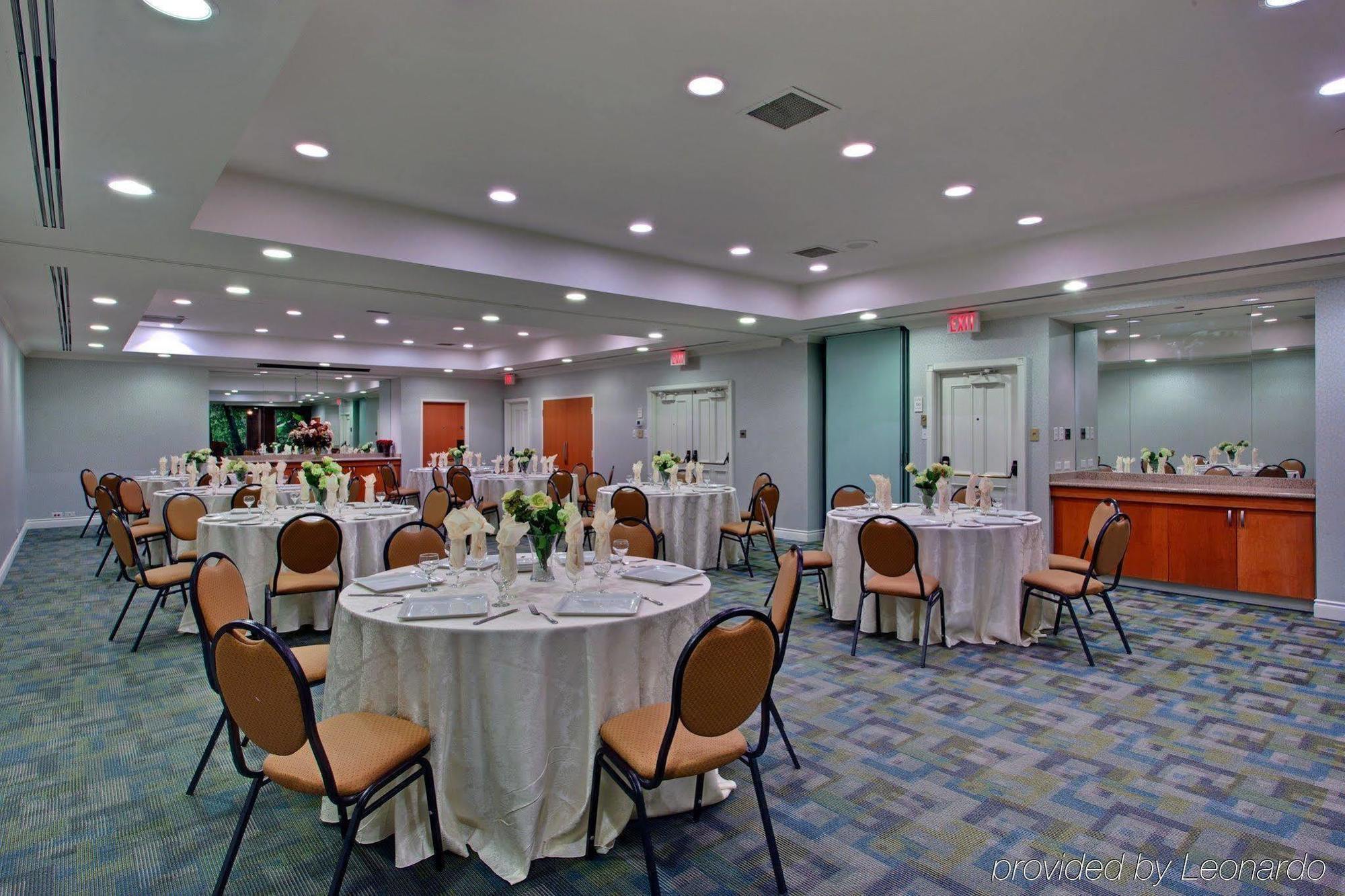 Best Western Premier Toronto Airport Carlingview Hotel Restaurant photo