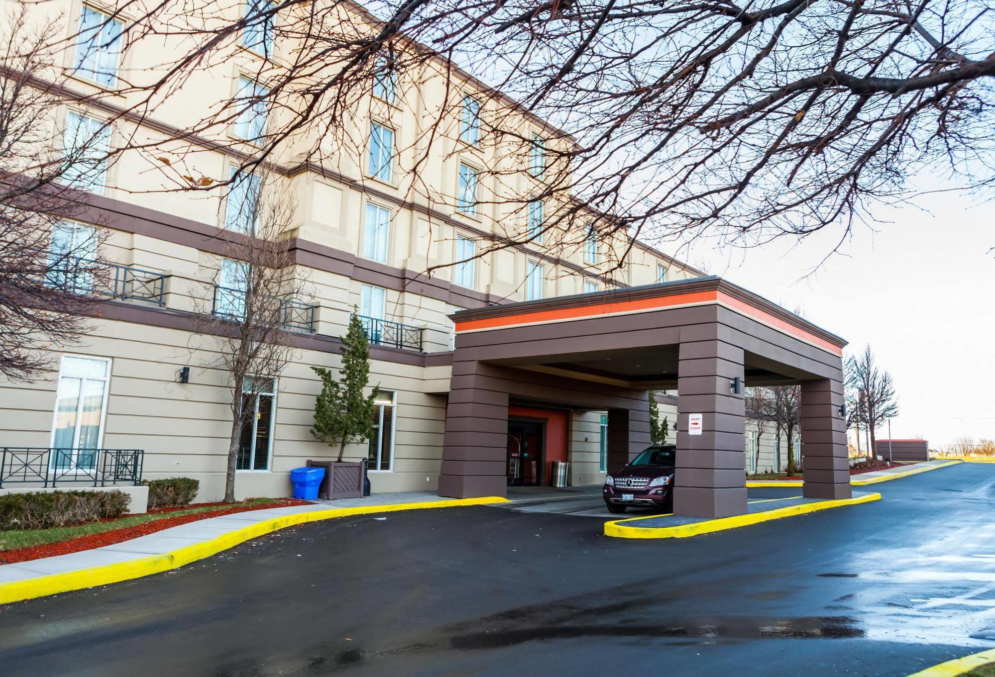 Best Western Premier Toronto Airport Carlingview Hotel Exterior photo