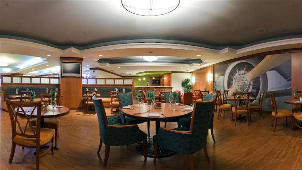 Best Western Premier Toronto Airport Carlingview Hotel Exterior photo